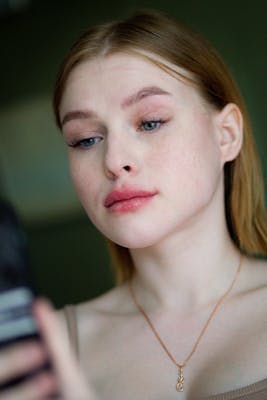 Chloé, 23